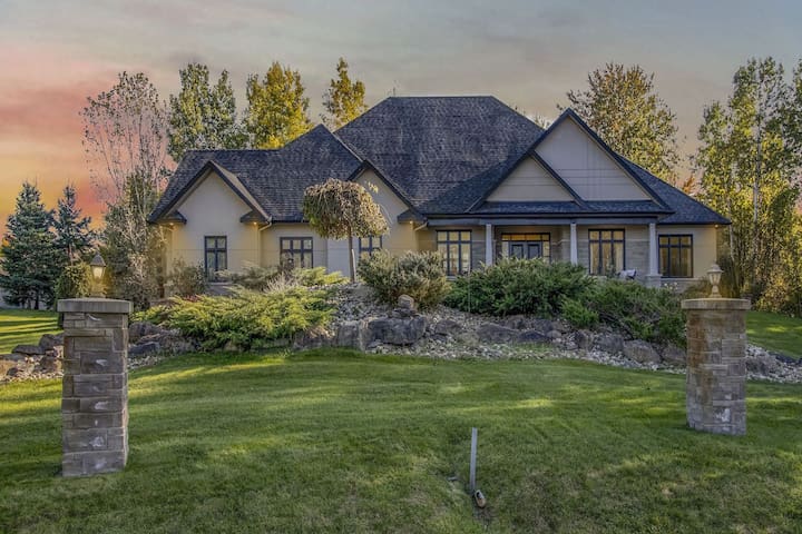 Ottawa’s Finest Mansion!