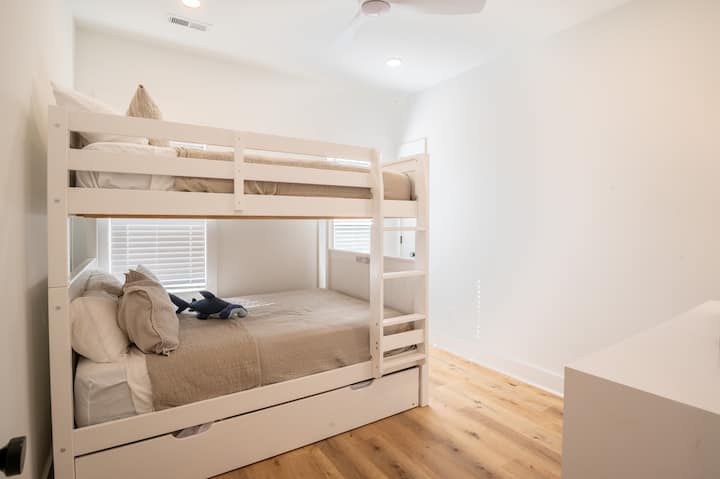 Საძინებელი 1 Bunkroom Suite Sleeps 5-6