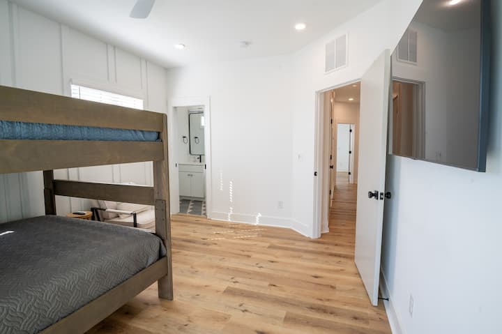 Დონე 3-საძინებელი 4-ოთახიანი აპარტამენტი