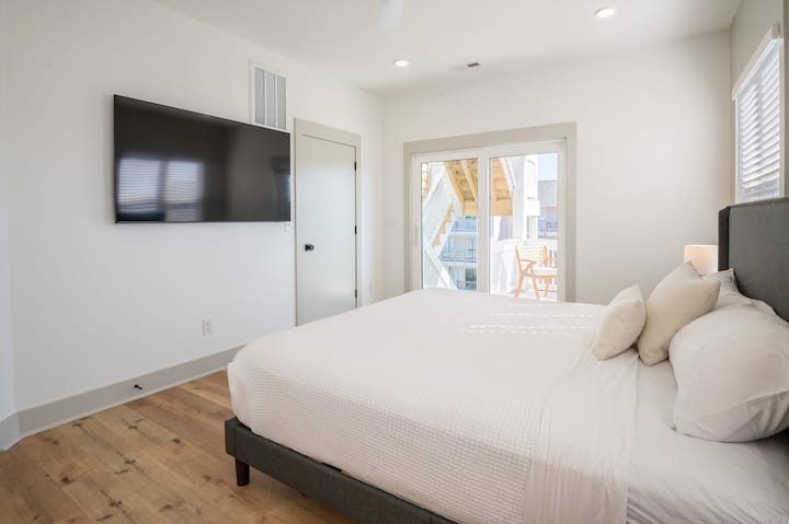 Დონე 4-საძინებელი 5 King Suite სმარტ-ტელევიზორით