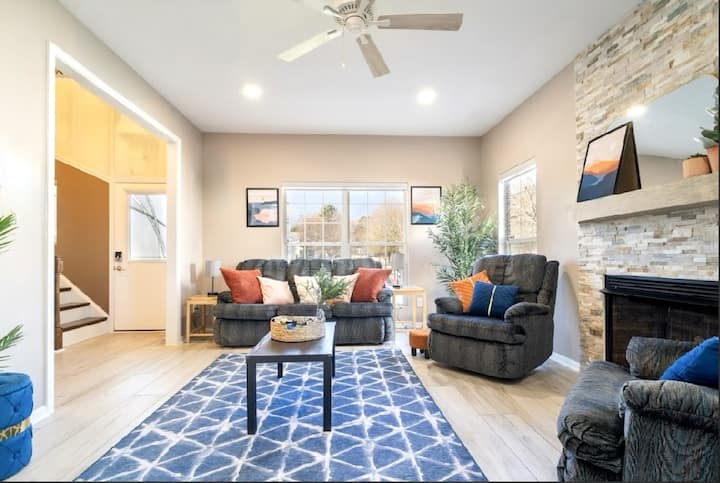 Tropical Oasis W/ Tiki Bar, Firepit, Seasonal Pool - Charlotte, NC