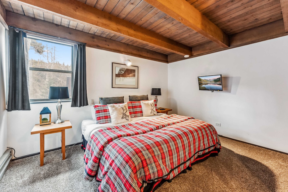 Dhoma e gjumit 1: Krevat dopio "king", dollap, televizor 30"w/kabllo, kati i sipërm
