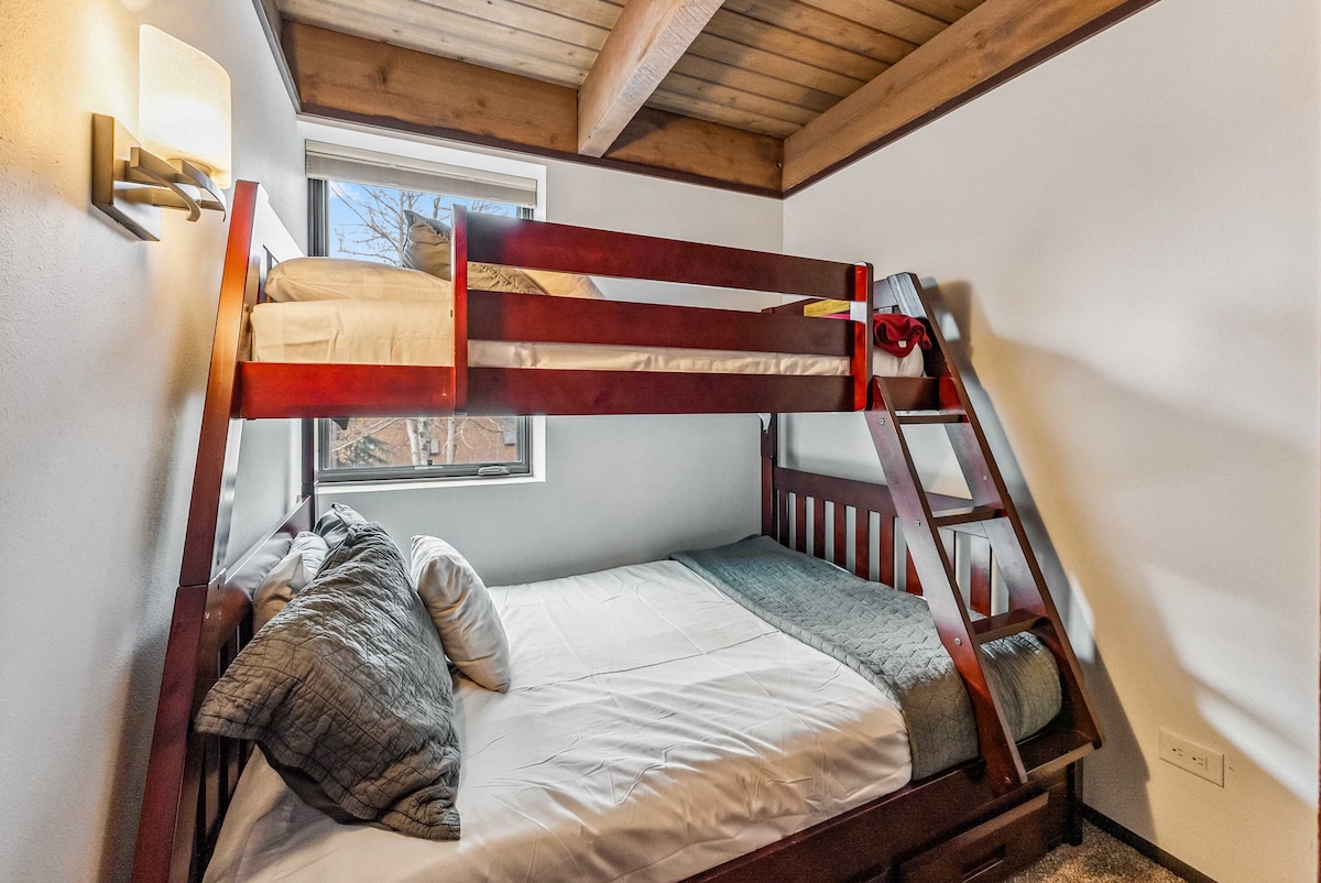 Dhoma e gjumit 3: Krevat dopio, dollap, kati i sipërm
