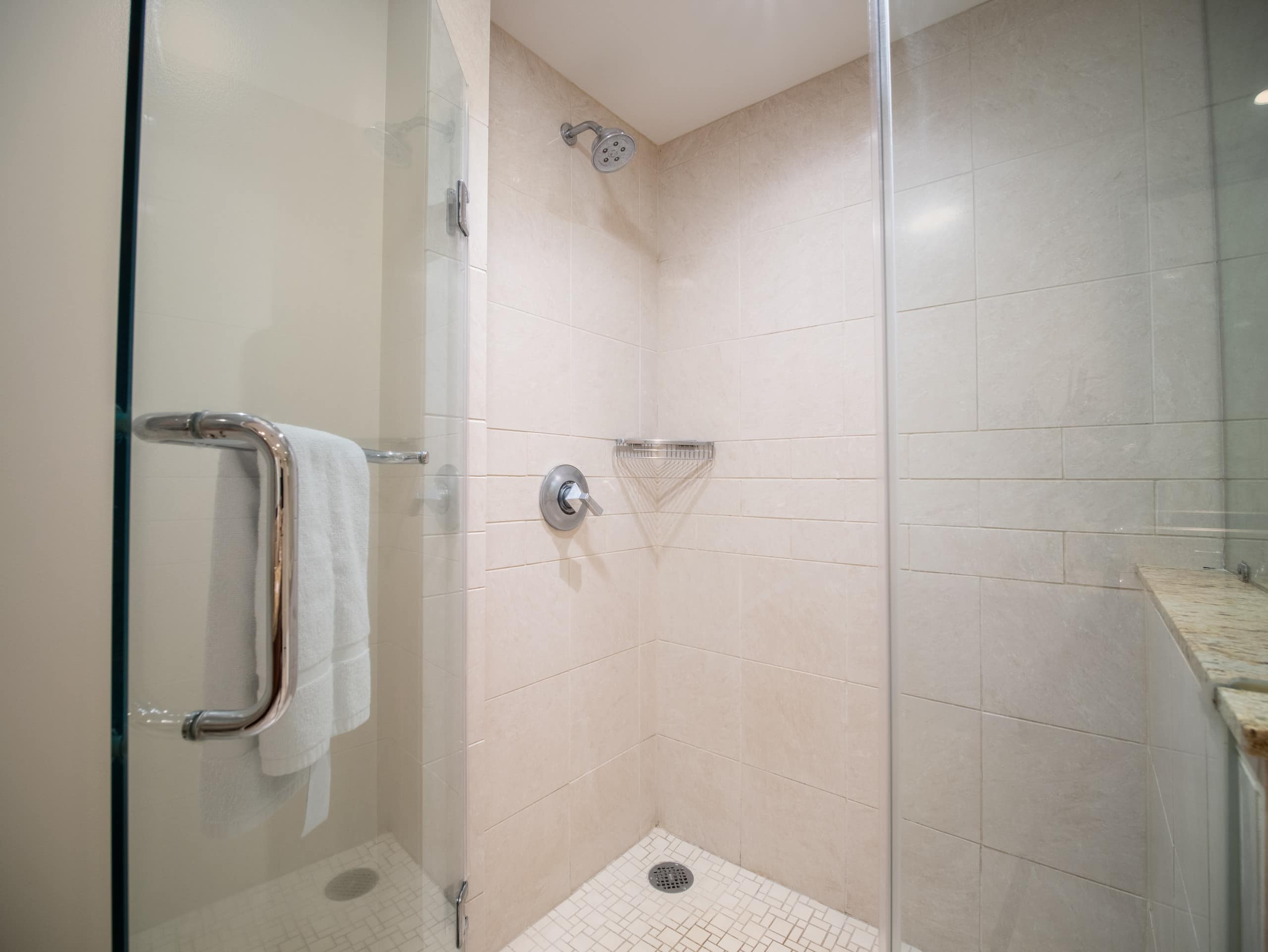 Home in Lahaina · ★4.92 · 2 bedrooms · 3 beds · 2 baths - Image 15