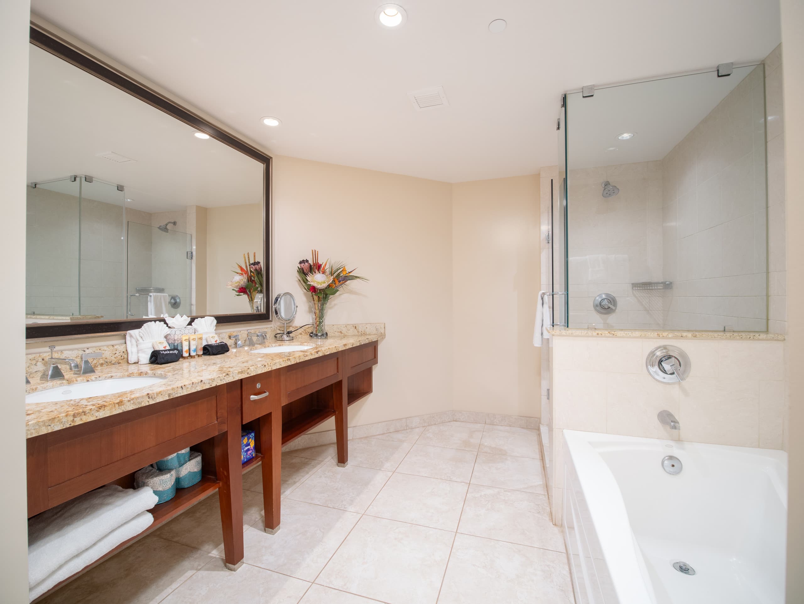 Home in Lahaina · ★4.92 · 2 bedrooms · 3 beds · 2 baths - Image 14