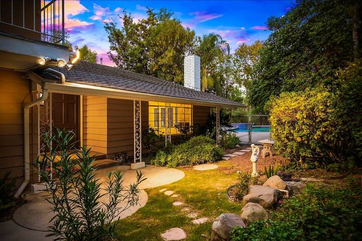 Spacious 8-BR Home with Pool in Woodland Hills gallery image 3