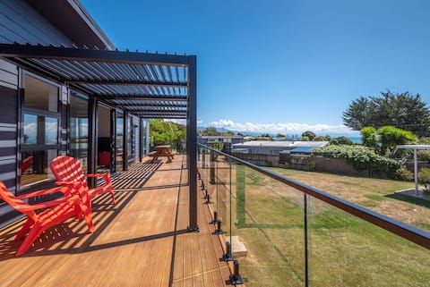 Piwakawaka Haven in Pohara