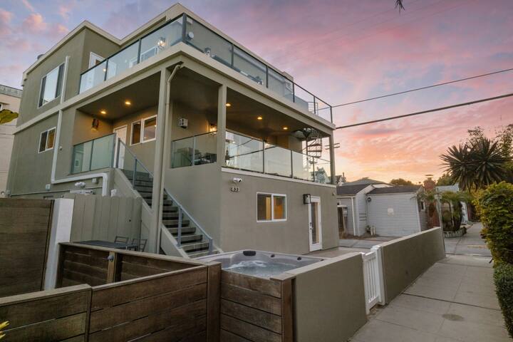 NEW Luxury Meets Beach | BayFront + HotTub/Firepit gallery image 3