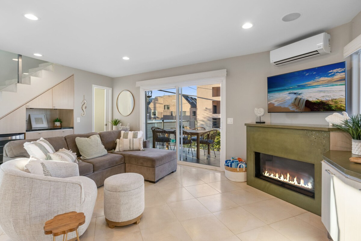 Successful Airbnb property: Luxury Meets Beach | BayFront + HotTub + Firepit in Mission Beach