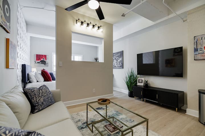 Chic City Center Studio - Downtown Athens - Athens, GA