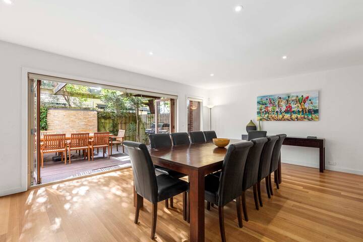 Stroll Away. Townhouse just a stroll to Ocean and gallery image 3