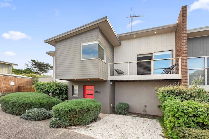 Stroll Away. Townhouse just a stroll to Ocean and