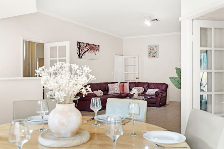 Winthrop Mansion – 5 Bed, 3 Bath, Pool Table, BBQ