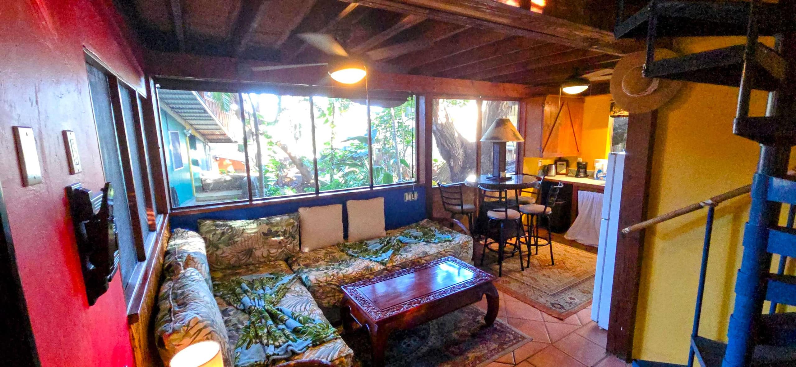 Hidden tree house - at the Jungle Hale - Image 6