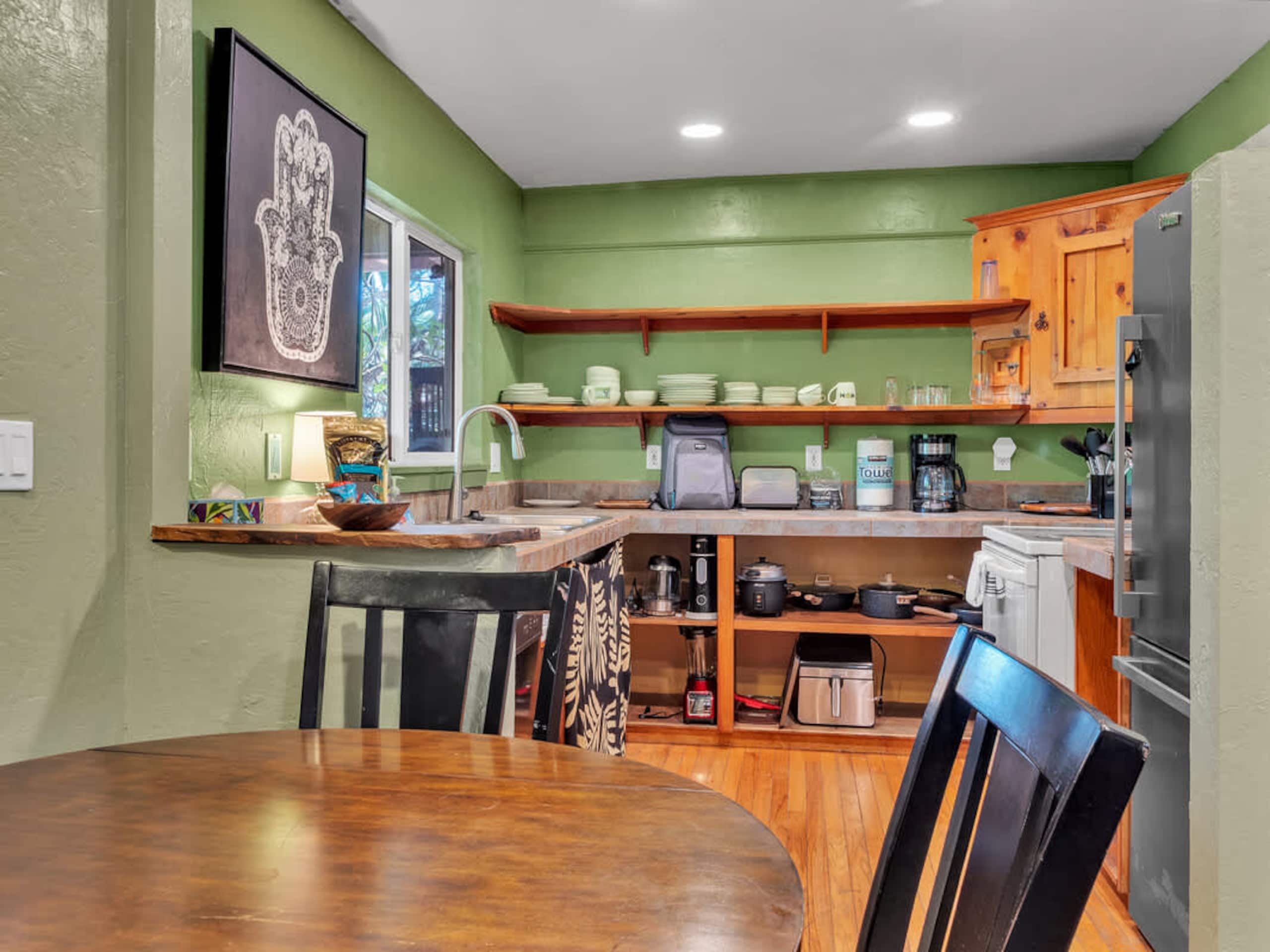 Cabin in Kailua-Kona · ★4.8 · 2 bedrooms · 4 beds · 1 bath - Image 8