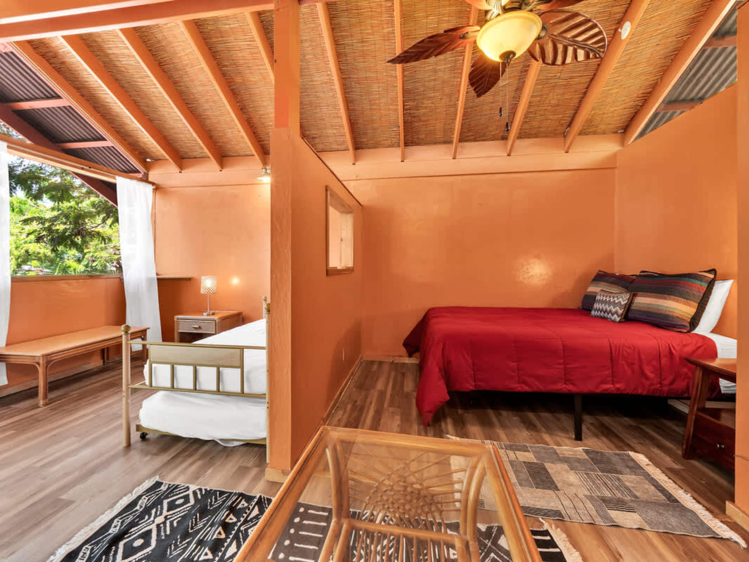 Cabin in Kailua-Kona · ★4.8 · 2 bedrooms · 4 beds · 1 bath - Image 20