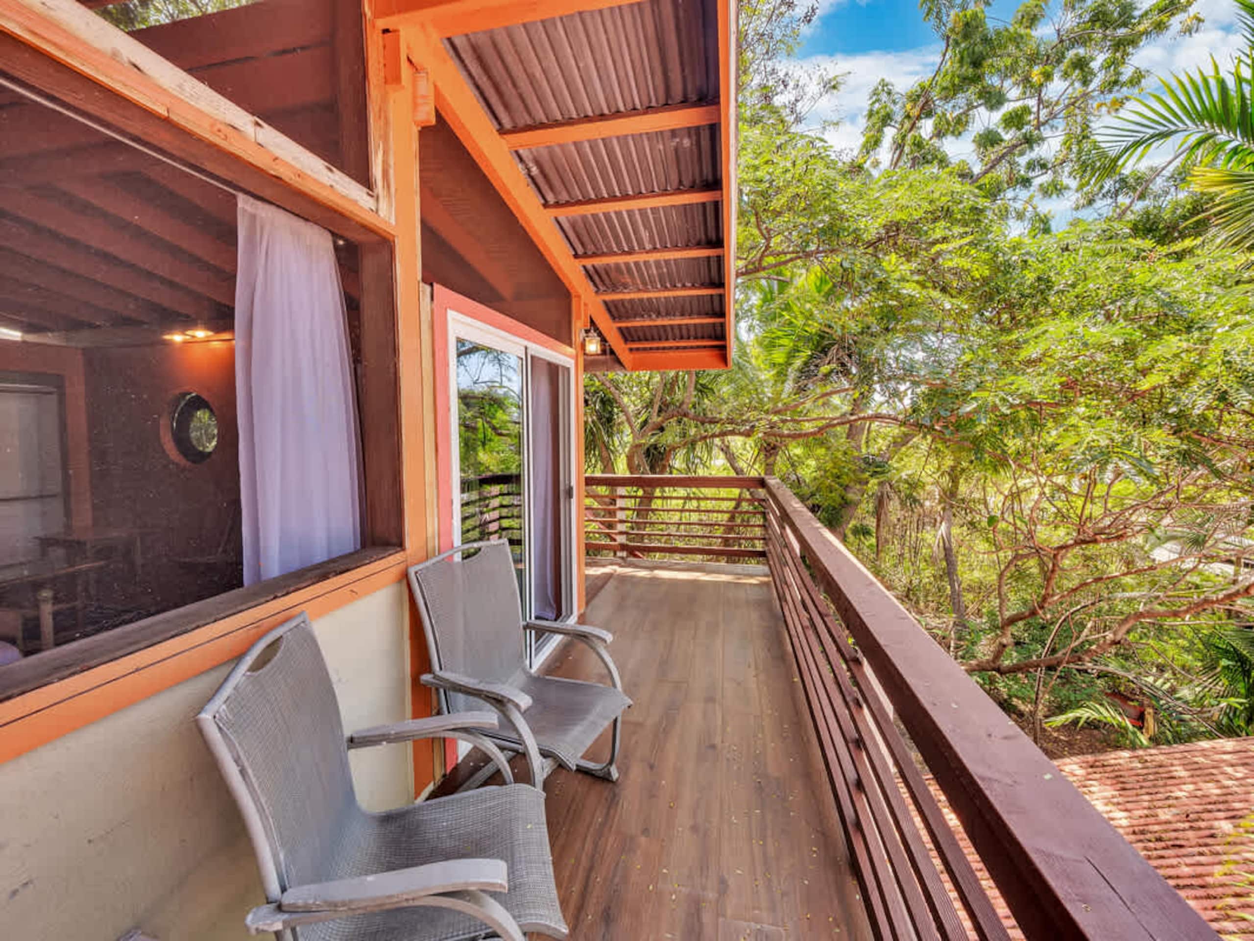 Cabin in Kailua-Kona · ★4.8 · 2 bedrooms · 4 beds · 1 bath - Image 16