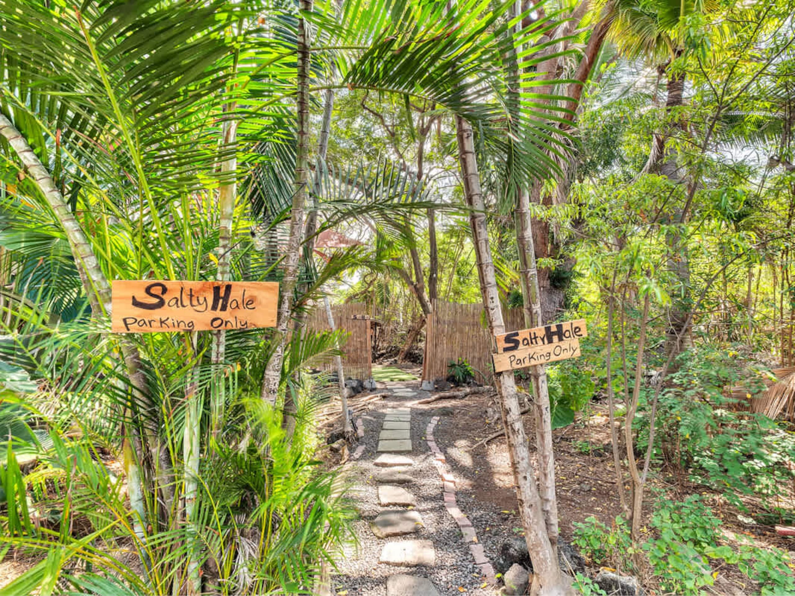 Cabin in Kailua-Kona · ★4.8 · 2 bedrooms · 4 beds · 1 bath - Image 5