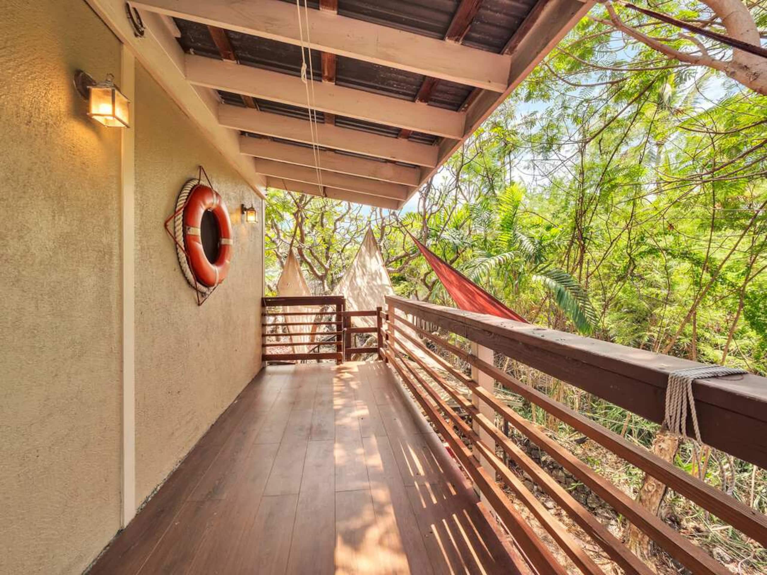 Cabin in Kailua-Kona · ★4.8 · 2 bedrooms · 4 beds · 1 bath - Image 14