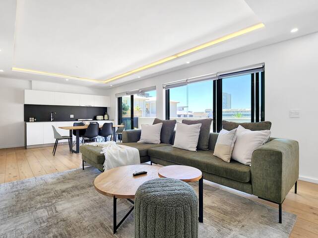 Incredible 2 Bed 2 Bath With Rooftop Pool & Gym