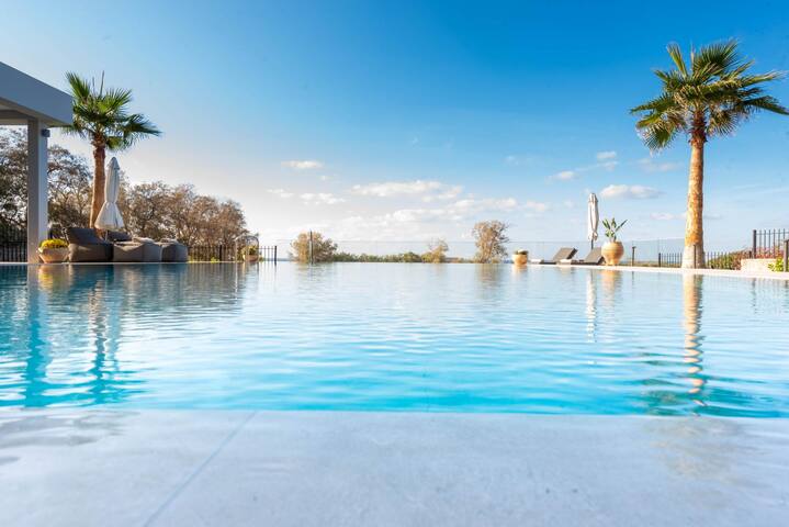 Aquarella: Stunning Villa with Pool, Steps to Sea gallery image 2