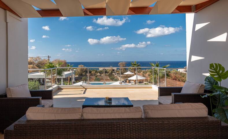 Aquarella: Stunning Villa with Pool, Steps to Sea gallery image 3