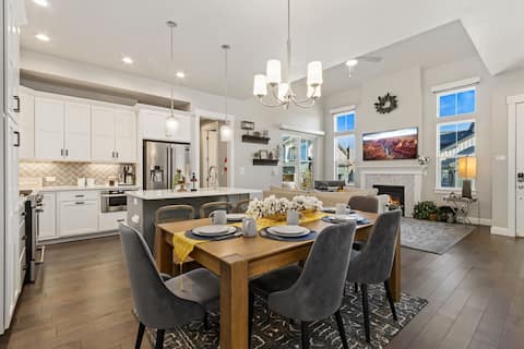 Colorado Modern Retreat w/ King Beds, Pickleball