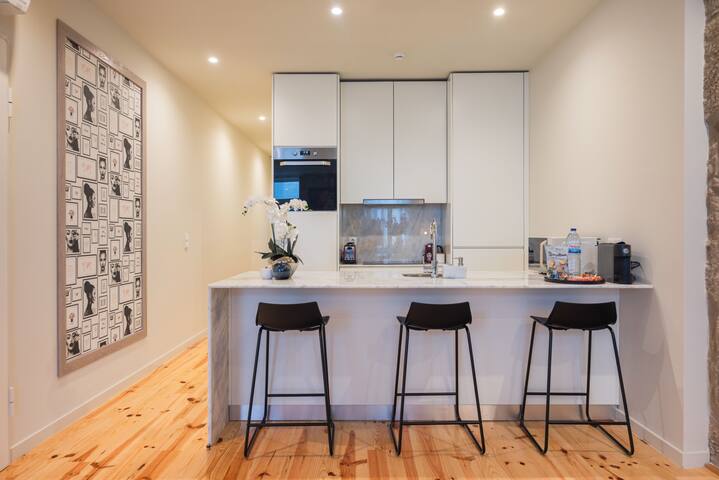 Luxury Style 2 with A/c Downtown Porto near Metro gallery image 4