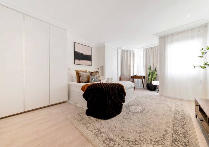 Spacious South Kensington Garden Flat by Madestays gallery image 3