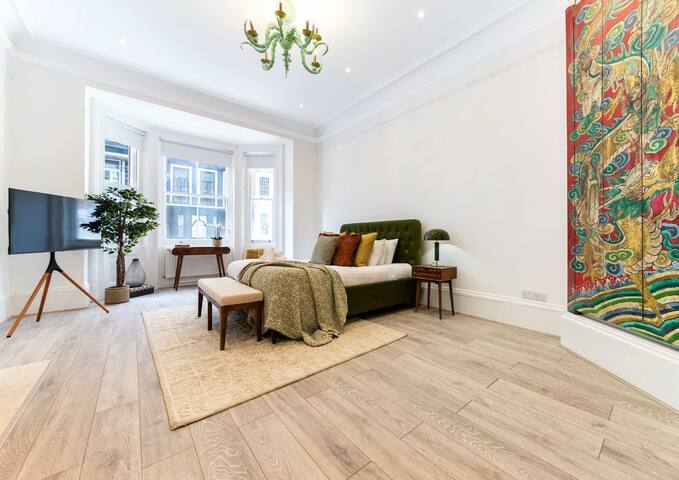 Spacious South Kensington Garden Flat by Madestays gallery image 5