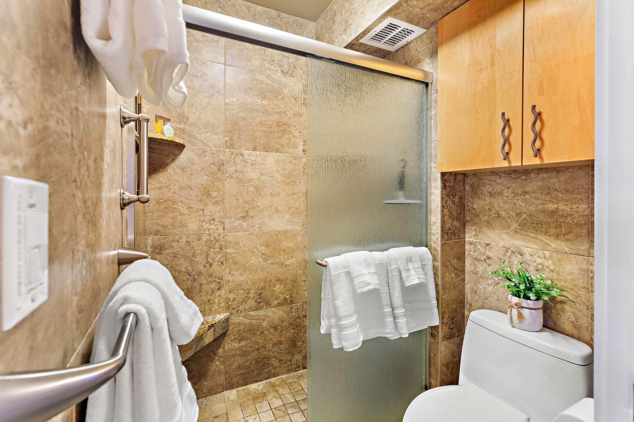 Condo in Kihei · ★5.0 · 1 bedroom · 2 beds · 1 private bath - Image 14