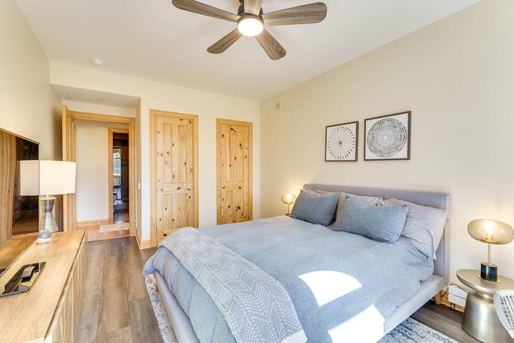 ห้องนอน 2 | เตียงควีนไซส์ | สมาร์ททีวี