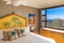 City+Ocean Views | Parking+AC | Kitchen | King Bed