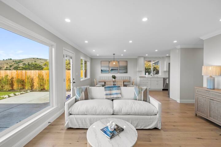 Luxurious Private Coastal Home Hot Tub Ocean Views gallery image 5