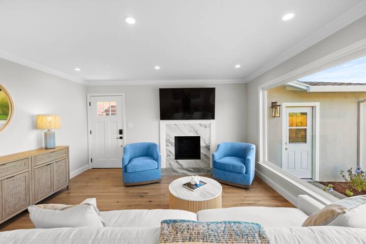 Luxurious Private Coastal Home Hot Tub Ocean Views gallery image 4