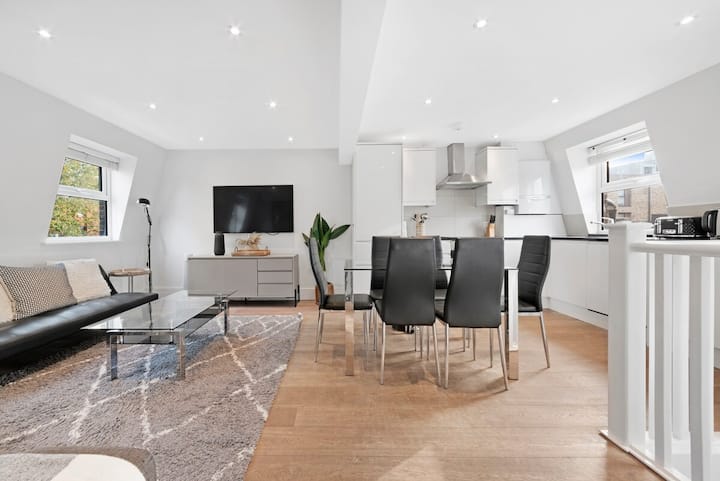 Split Level 3 Bed Apartment- Kings Cross Station - Marylebone