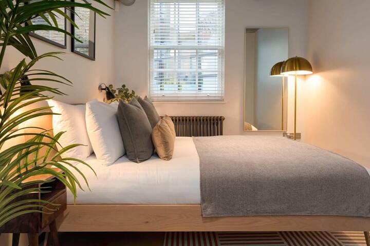 Contemporary and Industrial Apartment in Southwark gallery image 3