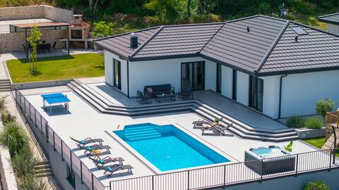 NEW! Villa Dalmatia with Sauna, Hot tub, Heated po