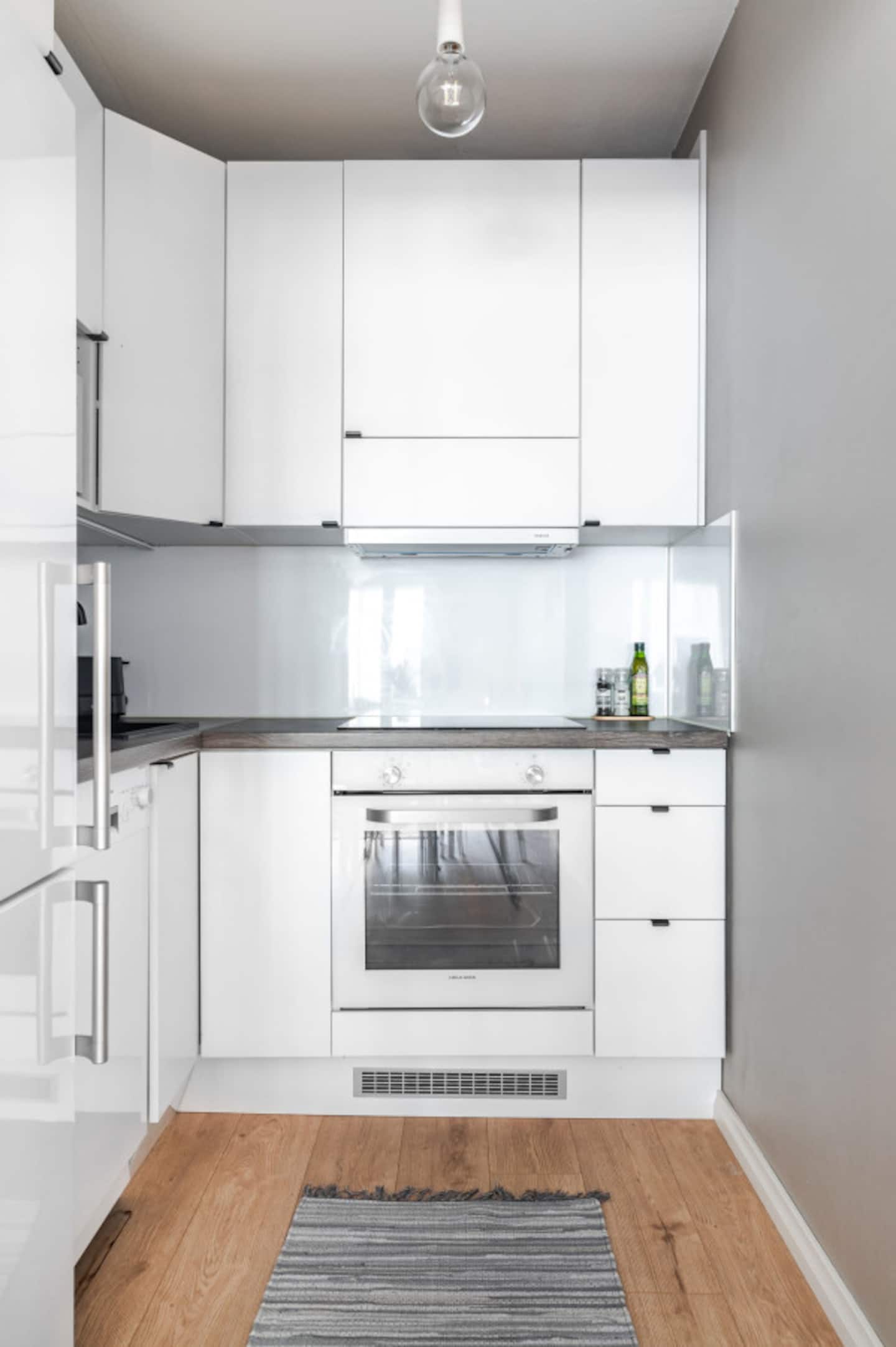 Charming City Apartment With Great Location! 5