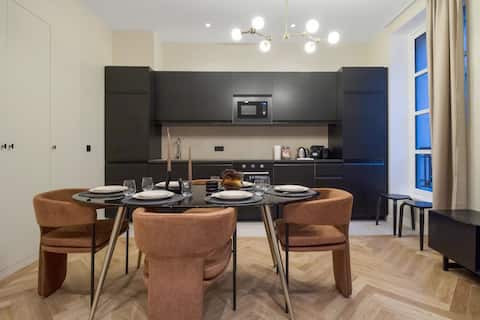 Spacious Air-Conditioned Apartment Bastille / Mara
