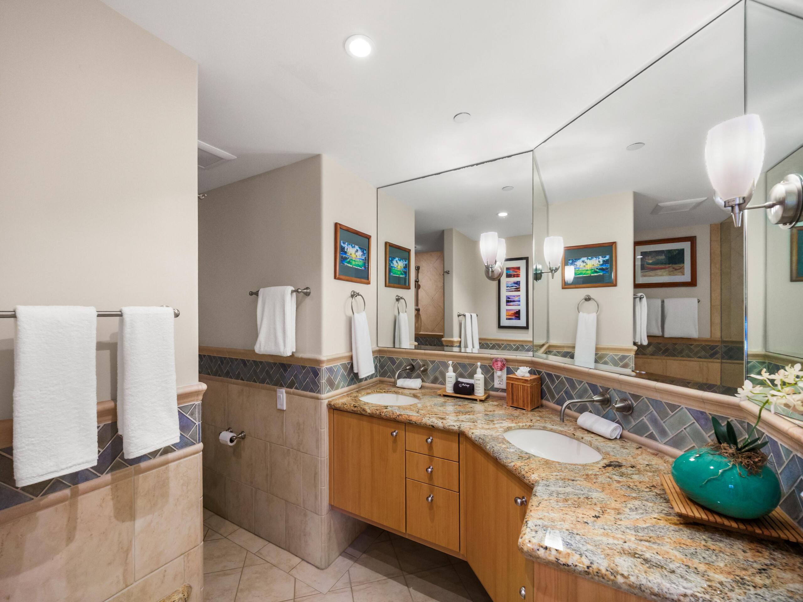 Recently Renovated - Walk to Kaanapali Beach - Image 33
