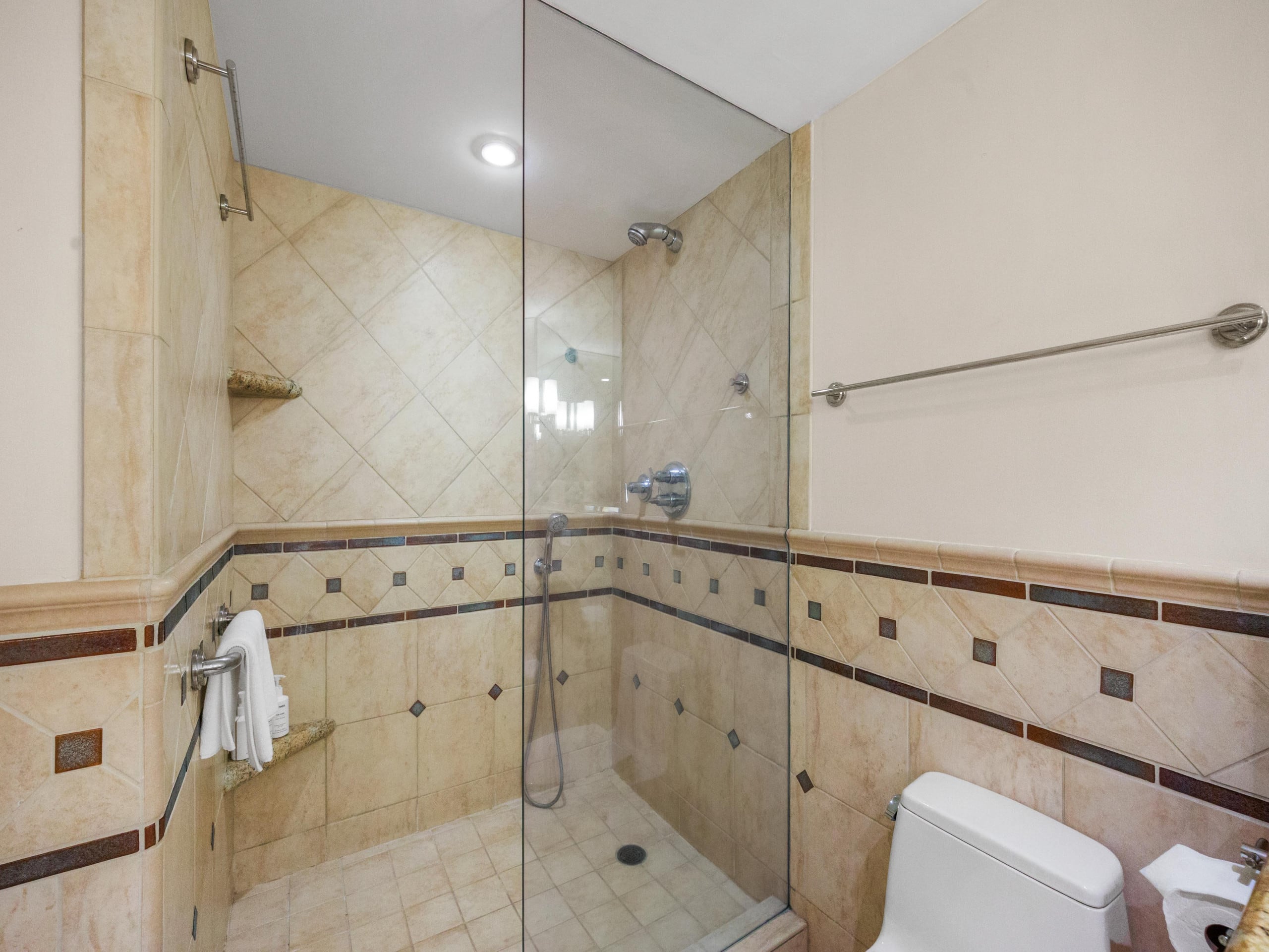 Recently Renovated - Walk to Kaanapali Beach - Image 29