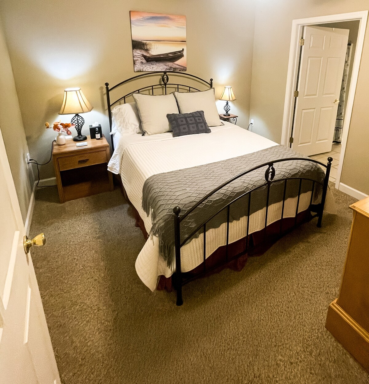 睡房2配有舒適的大床