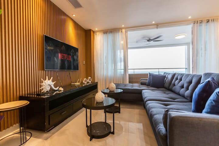 Luxury | Beachfront| Amazing View| 11th Floor!