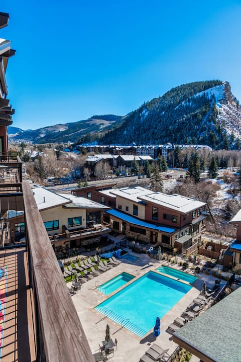 Popular Airbnb listing: Brand New Top Floor Corner Penthouse Westin Amntis in Avon