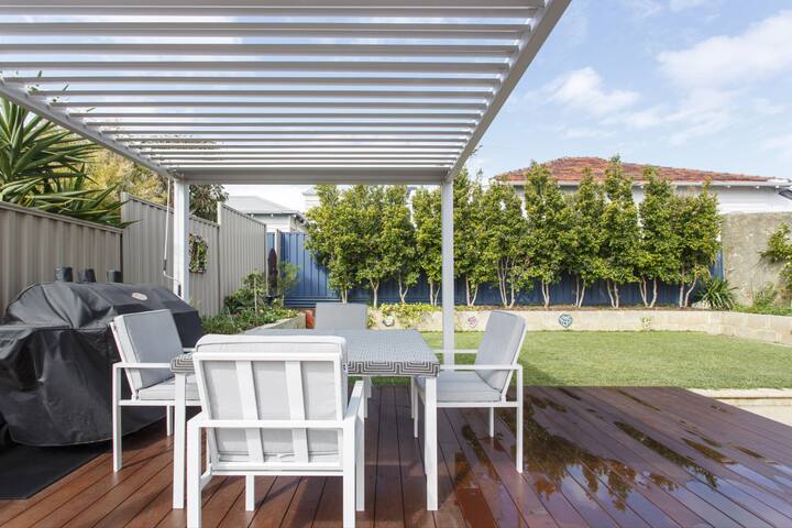 Living the Dream – 3 bedroom House South Fremantle gallery image 2