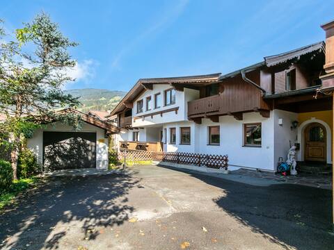 Large holiday home in the center, garden, sauna