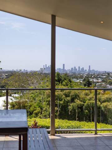 Stunning CityView 5BR w/Balcony near Malls/Uni/CBD gallery image 5