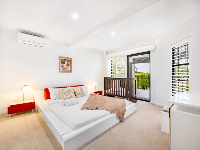 Stunning CityView 5BR w/Balcony near Malls/Uni/CBD gallery image 4