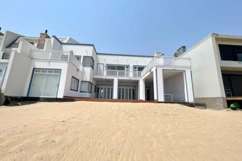 Dolphinbeach Seafront Villa